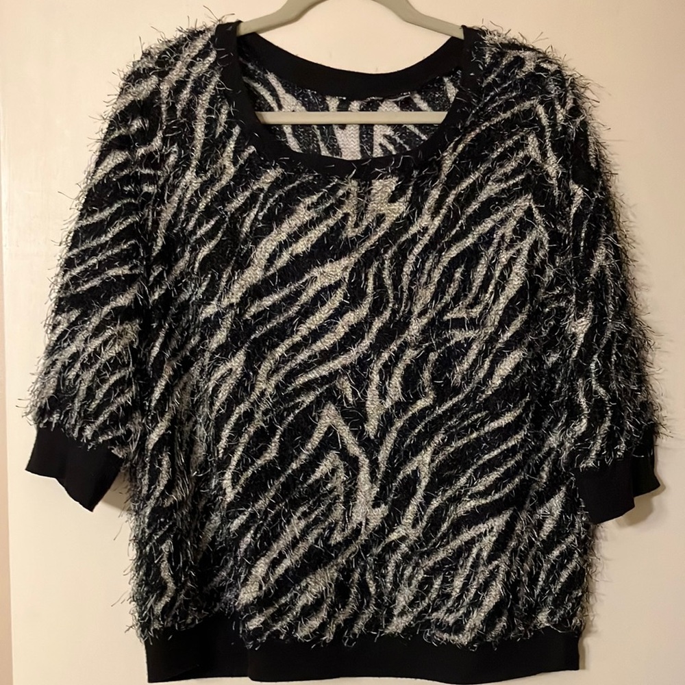 Lightweight eyelash sweater size L/XL